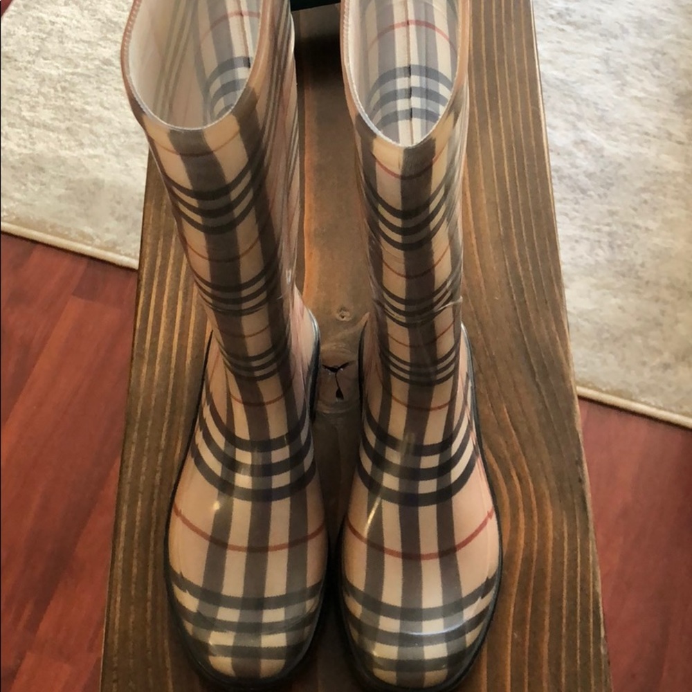 Burberry Rainboats